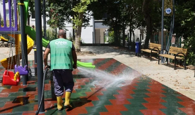 Canik'te Parklar Bakımlı ve Tertemiz