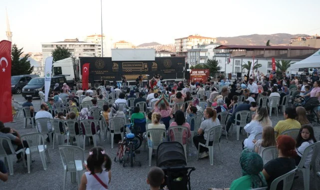 İlkadım'da Açık Hava Sinema Gecesi Yoğun İlgi Gördü