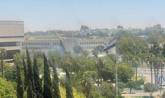 İsrail, Şam'ı Vurdu: Genelkurmay Başkanlığı Girişi Hedef Alındı