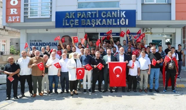Samsun'da "Terörsüz Türkiye" İçin Anlamlı Bayrak Dağıtımı