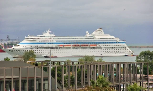 Astoria Grande Yolcu Gemisi, 994 Turistle Samsun'da