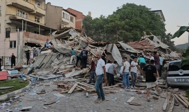 Balıkesir Sındırgı’da 6.1’lik Deprem! 16 Bina Yıkıldı, 237 Artçı Meydana Geldi