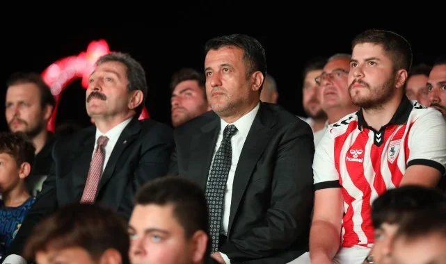 Vali Tavlı ve Başkan Doğan, Samsunspor Taraftarıyla Maç Heyecanını Paylaştı