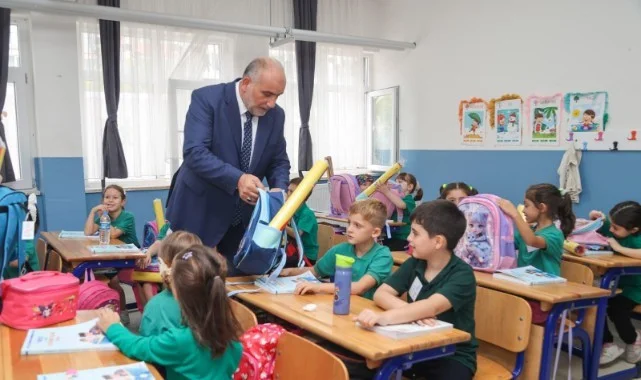 Canik Belediyesi Okula Başlayan Tüm Öğrencilerin Çanta ve Kırtasiye Setlerini Teslim Etti