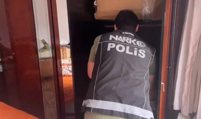Gardıroptaki Gizli Zula! Samsun'da Binlerce Sentetik Ecza Ele Geçirildi