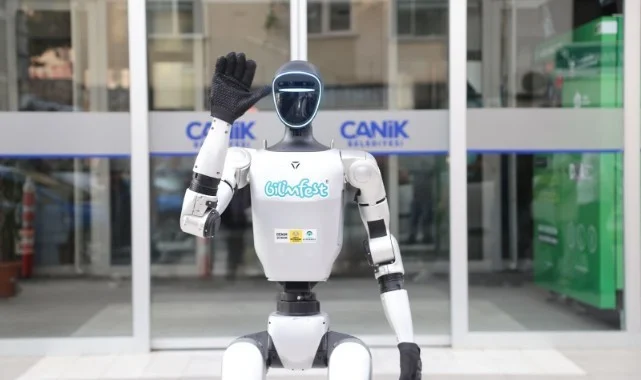 İnsansı Robot Canik Sokaklarında