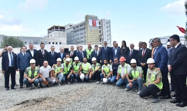 Sağlık Bakanı Memişoğlu, Tekkeköy Devlet Hastanesi İnşaatında İncelemelerde Bulundu