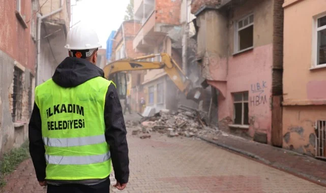 Başkan İhsan Kurnaz: “Yıkımlar Güvenlik ve Estetiği Artırıyor”