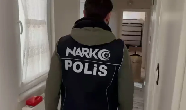 Samsun'da Binlerce Sentetik Ecza ile Yakalanan Şahıslar Adliyeye Sevk Edildi
