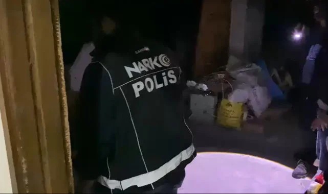 Samsun'da Uyuşturucu Baskını! 1 Kilo 700 Gram Metamfetamin Ele Geçirildi