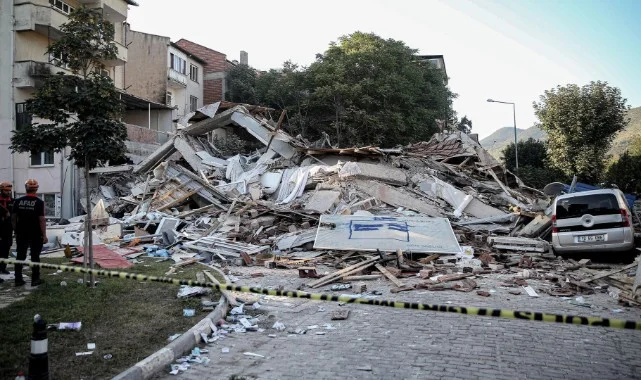 Sındırgı’daki Deprem Sonrası Hasar Tespit Çalışmaları Sürüyor