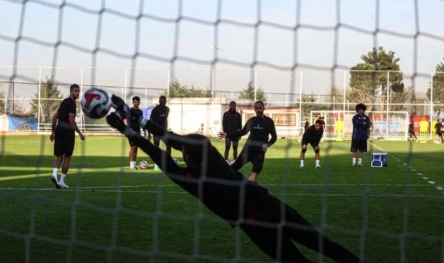 Kırmızı-Beyazlılar, Beşiktaş Maçına Yoğun Tempoyla Hazırlanıyor