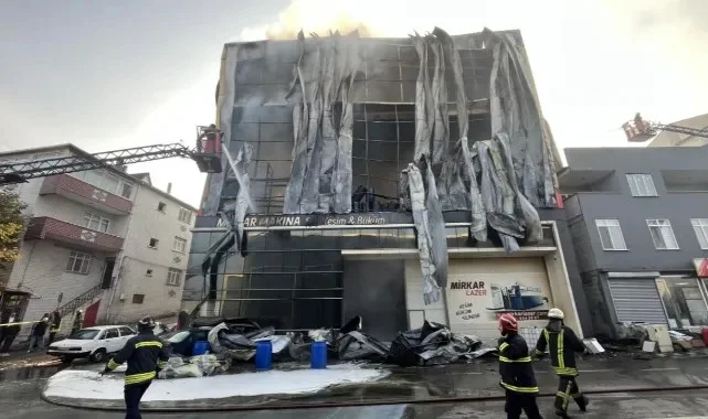 Kocaeli'de Parfüm Deposunda Çıkan Yangında 6 Kişi Hayatını Kaybetti