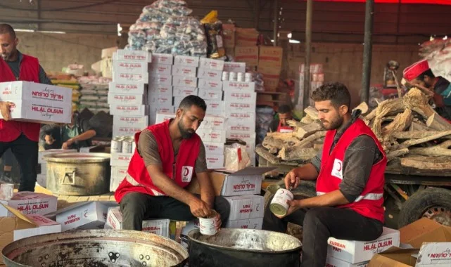 Türk Kızılay, Gazze’de Günlük 35 Bin Kişiye Sıcak Yemek Ulaştırıyor
