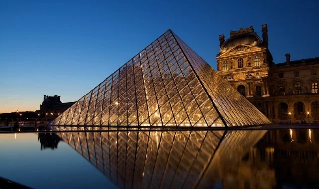 Louvre Müzesi Kapanma Tehlikesiyle Karşı Karşıya