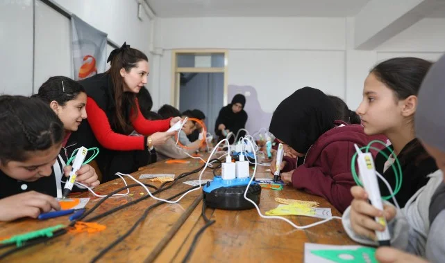 Samsun Büyükşehir Belediyesi, 40 Köy Okulunda 3 Bin 800 Öğrenciyi Bilimle Buluşturdu