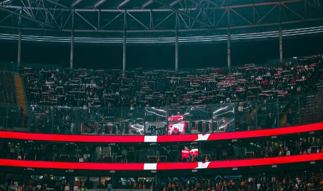 Samsunspor Taraftarı RAMS Park’ı Kırmızı-Beyaza Boyadı