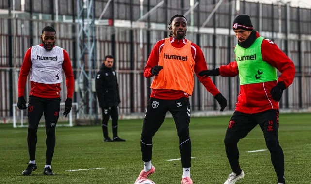 Samsunspor, Kocaelispor Maçı Hazırlıklarını Akşam Antrenmanıyla Sürdürdü