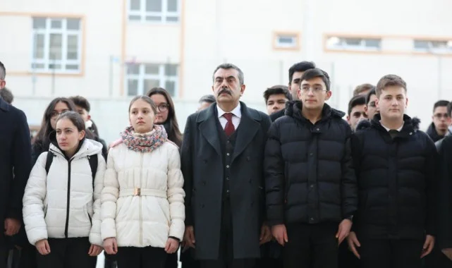 Okullarda 6 Şubat Deprem Şehitleri İçin 1 Dakikalık Saygı Duruşu Yapılacak