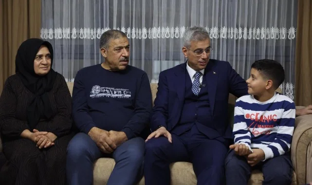 Sağlık Bakanı Memişoğlu’ndan Deprem Şehidi Doktor Latife Gümüş’ün Ailesine Ziyaret