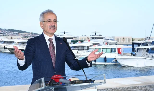 Bakan Uraloğlu: Hürmüz Boğazı’nda 15 Türk Sahipli Gemi Bulunuyor, Personeliyle İrtibat Halindeyiz