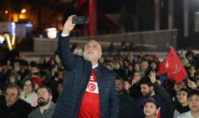 Canik'te Milli Maç Heyecanı Dev Ekranla Paylaşıldı