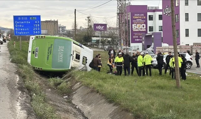 Samsun’da Öğrencileri Taşıyan Midibüs Devrildi, 11 Kişi Yaralandı