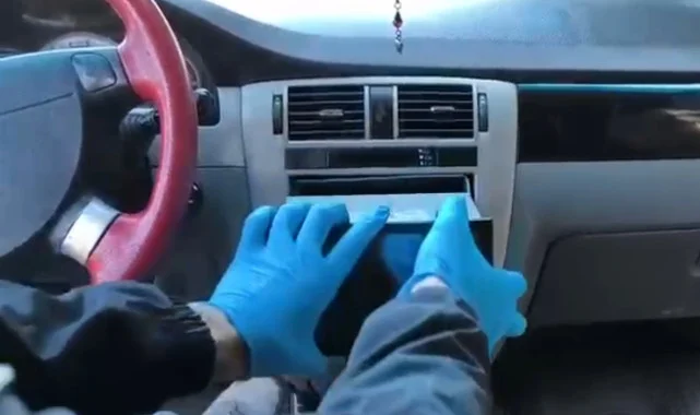 Samsun'da Teybin Arkasına Gizlenen Uyuşturucu Ele Geçirildi