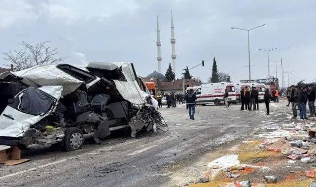 Samsun Vezirköprü’de Zincirleme Kaza: 6 Araç Birbirine Girdi, 19 Yaralı