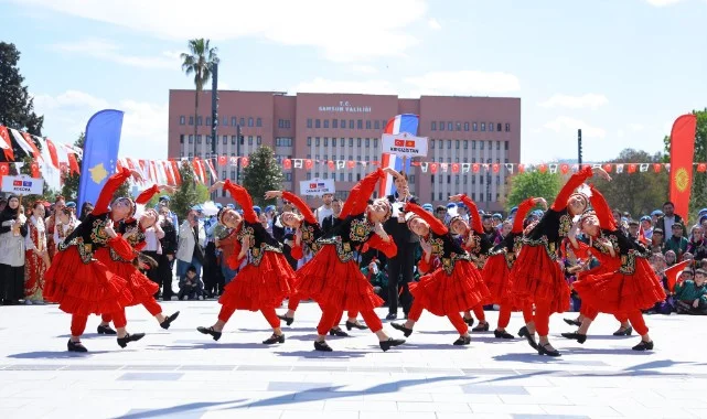 2. Samsun Türk Dünyası Çocuk Festivali Kortejle Başladı