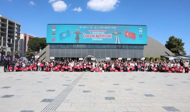 Samsun’da Türk Dünyası Çocuk Festivali Coşkusu: 23 Nisan Renkli Görüntülere Sahne Oldu