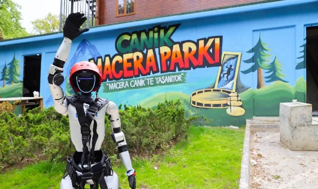 Türkiye'nin Nüfusa Kayıtlı İlk İnsansı Robotu Canik Macera Parkı'nda