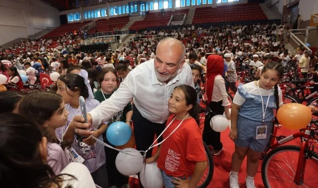 Canik'te Camiler Çocuklarla, Çocuklar Hediyelerle Buluşuyor