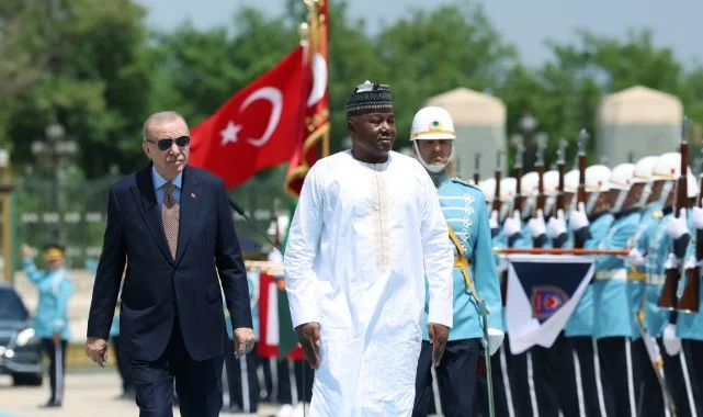 Cumhurbaşkanı Erdoğan, Nijer Cumhurbaşkanı Tchiani'yi Resmî Törenle Karşıladı
