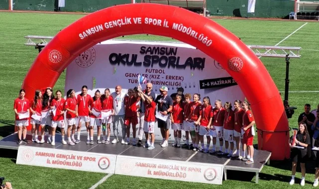 Samsunlu Kız Futbolcular Türkiye İkincisi Oldu