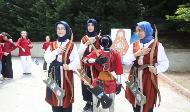 Türkiye'nin nüfusa kayıtlı robotu CANİKMAN Öğrencilerle Buluştu