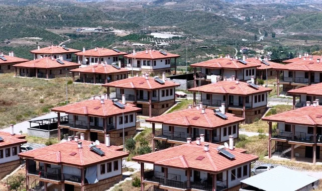 Bakan Kurum: "1 Yılda Yaptığımız Yuvalarda Şimdi Huzur ve Mutluluk Var"