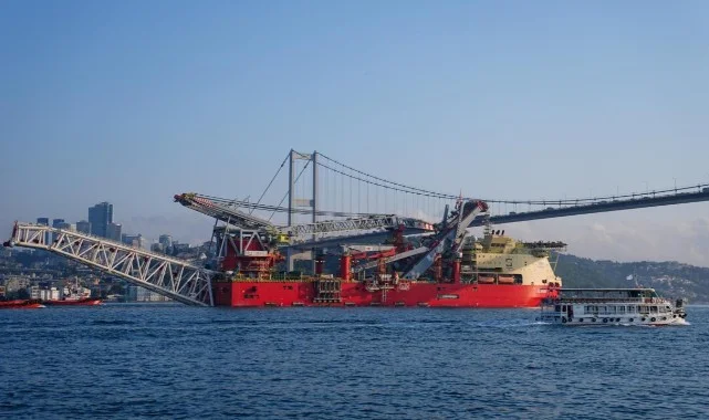 Doğal Gaz Boru Hattı Platformu İstanbul Boğazı'ndan Geçti