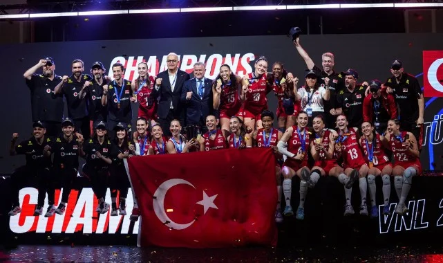 Filenin Sultanları VNL Şampiyonu! Brezilya'yı 3-1 Mağlup Eden Milliler Kupayı Kaldırdı