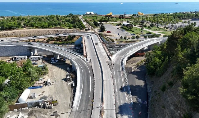 Samsun, Kenan Şara Köprülü Kavşağı'nda İki Yeni Bağlantı Yolu Trafiğe Açıldı