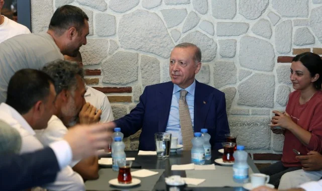 Cumhurbaşkanı Erdoğan, Üsküdar'da Esnafı Ziyaret Etti