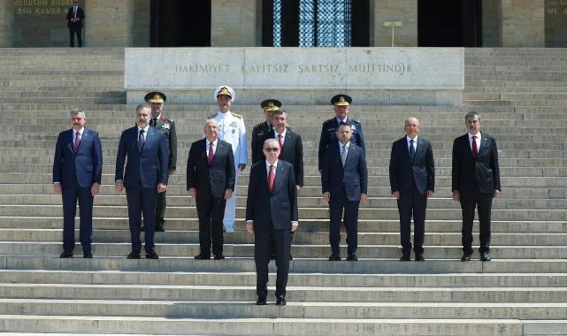 Cumhurbaşkanı Erdoğan, Yüksek Askerî Şûra Üyeleriyle Birlikte Anıtkabir’i Ziyaret Etti