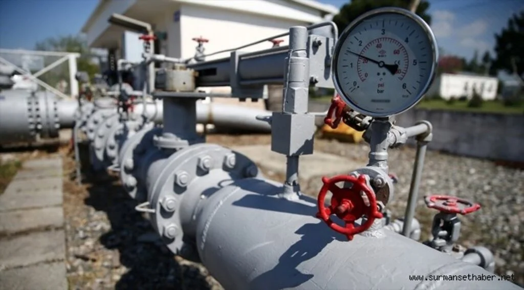 ABD, Rus petrolüne ambargo ihtimaliyle tırmanan fiyatlar için 'hasımlarıyla' çözüm arayışında