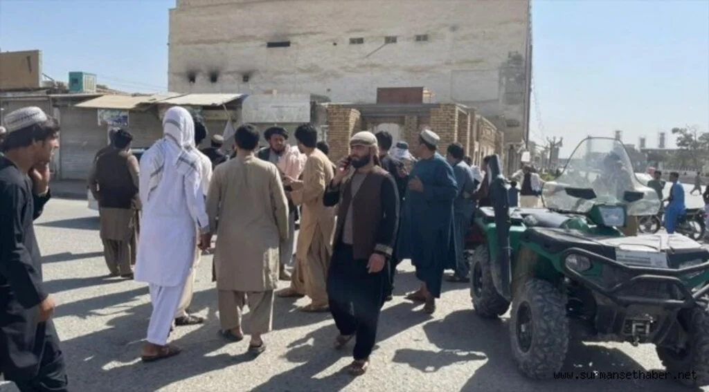 Afganistan'ın Kandahar vilayetinde camiye bombalı saldırıda en az 30 kişi hayatını kaybetti