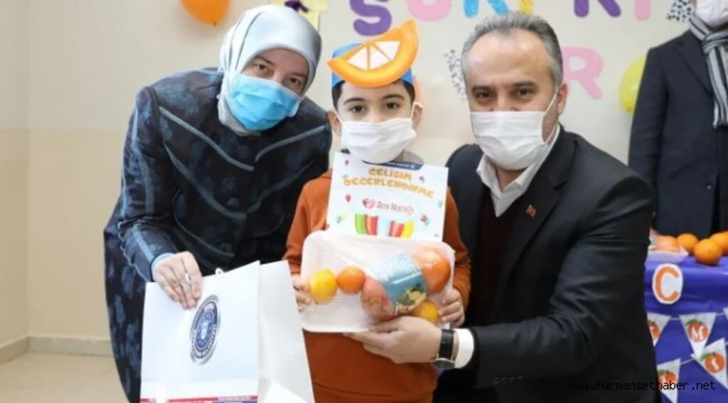 Ana Kucağı’nda karne coşkusu