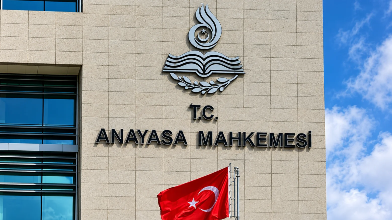 AYM’den 15 Siyasi Partinin Sorumluları Hakkında Suç Duyurusu Kararı