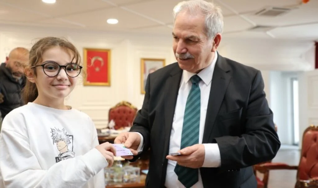 BAŞKAN DEMİRTAŞ “DEDEDEN TORUNA EĞİTİM DESTEĞİ” İLE GENÇLERİ EĞİTİM HAYATLARINA DESTEK OLACAK