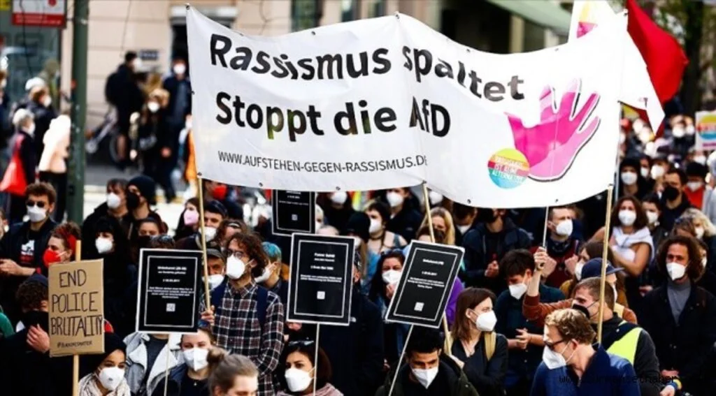 Berlin'de polis şiddeti protesto edildi