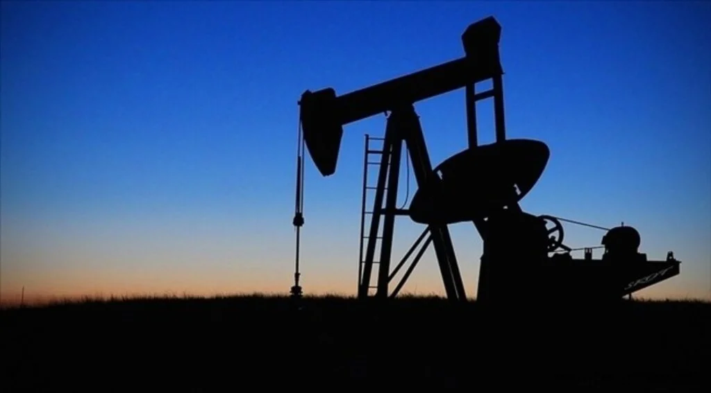 Brent petrolün varil fiyatı 115,77 dolar