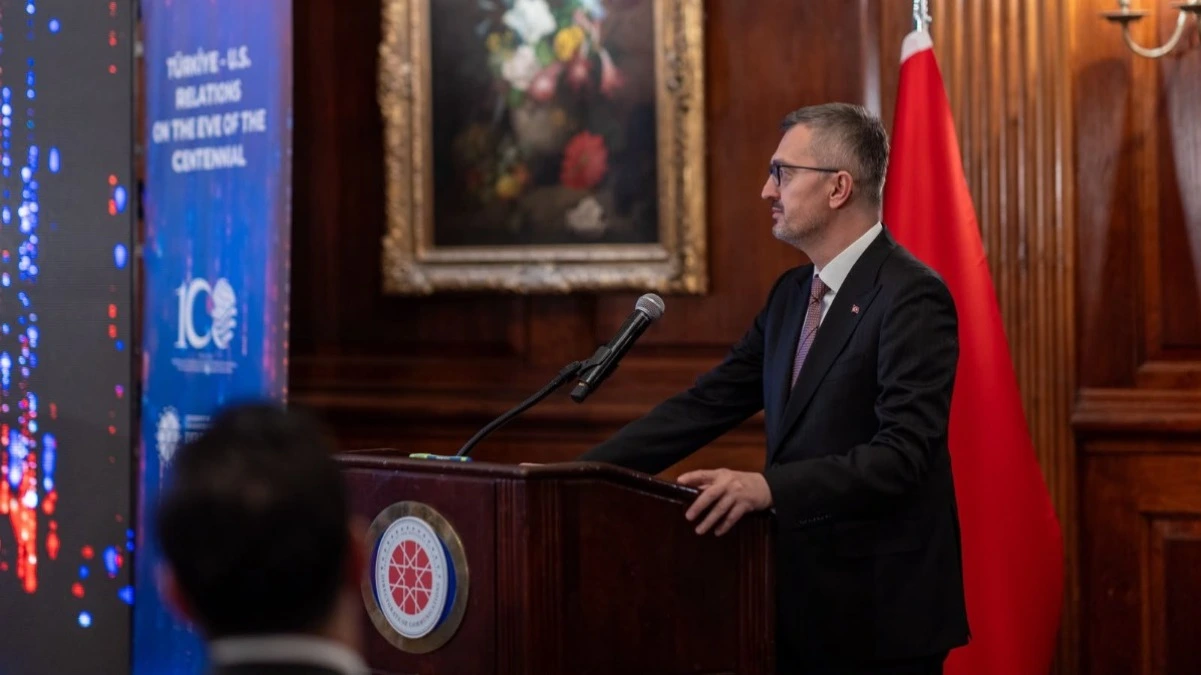Burhanettin Duran: Uluslararası Sistem Yeni Bir Dönüşüm Sürecinden Geçiyor